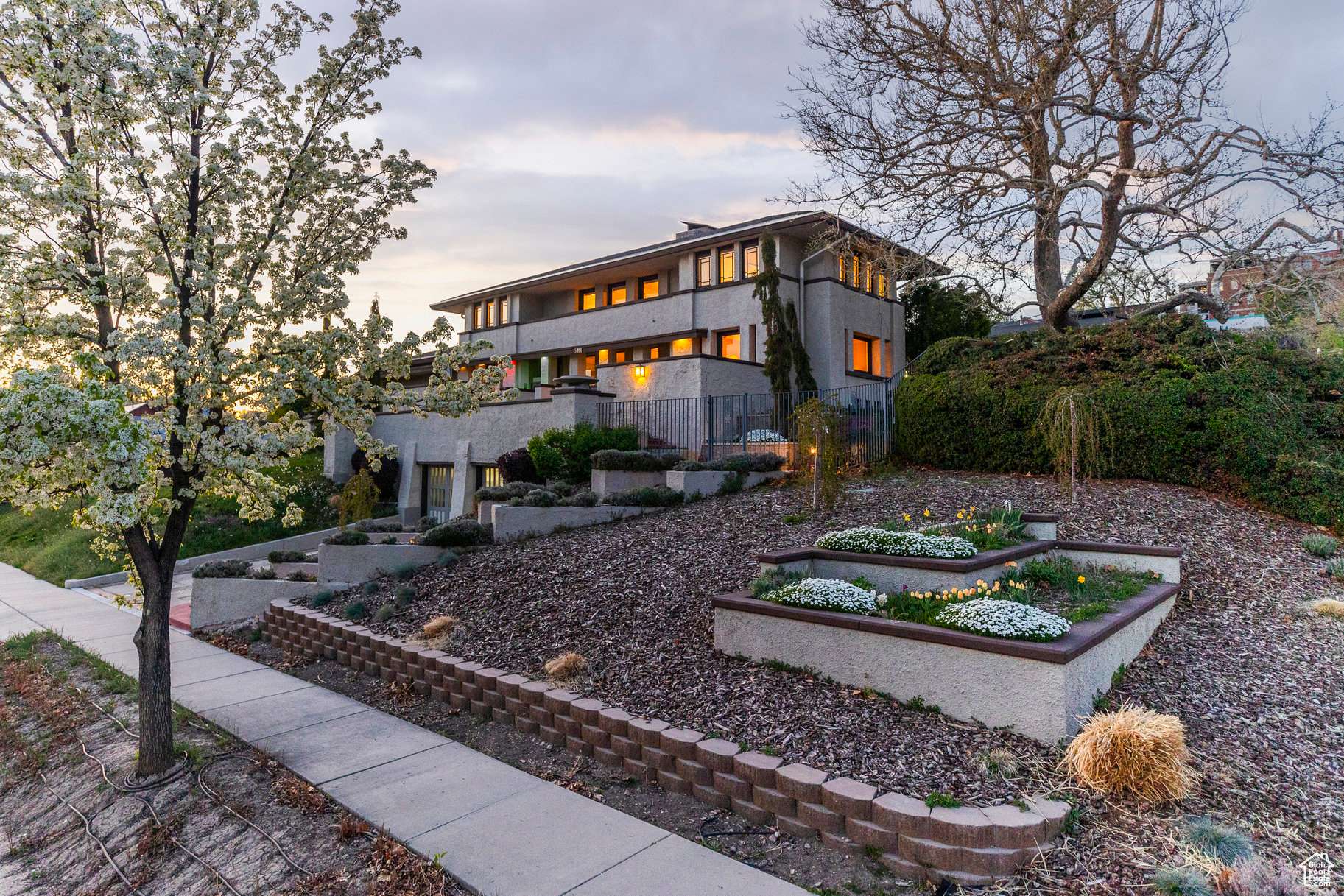 Salt Lake City, UT 84103,381 E 11TH AVE