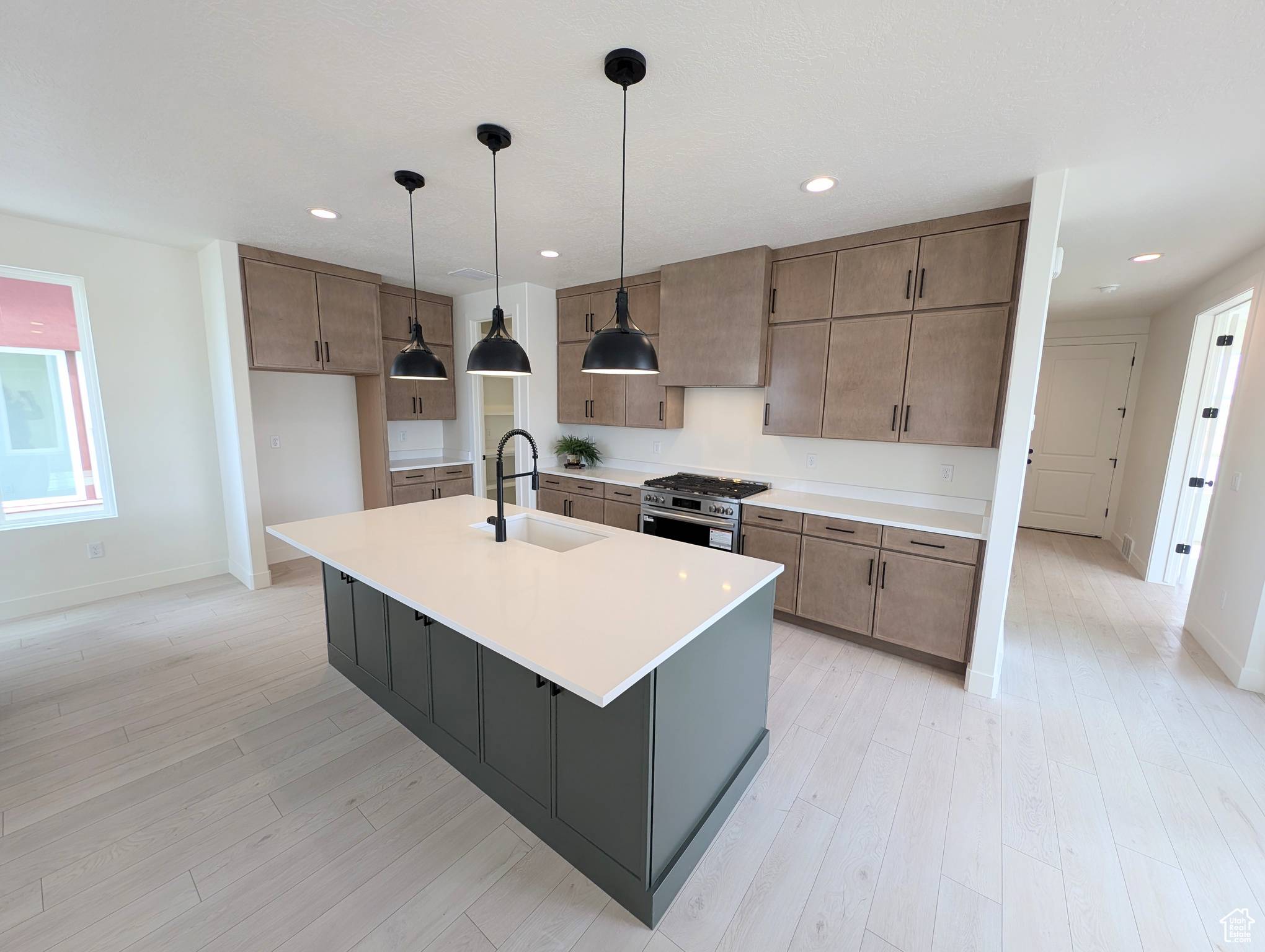 South Jordan, UT 84009,6971 W LAKE AVE S #323