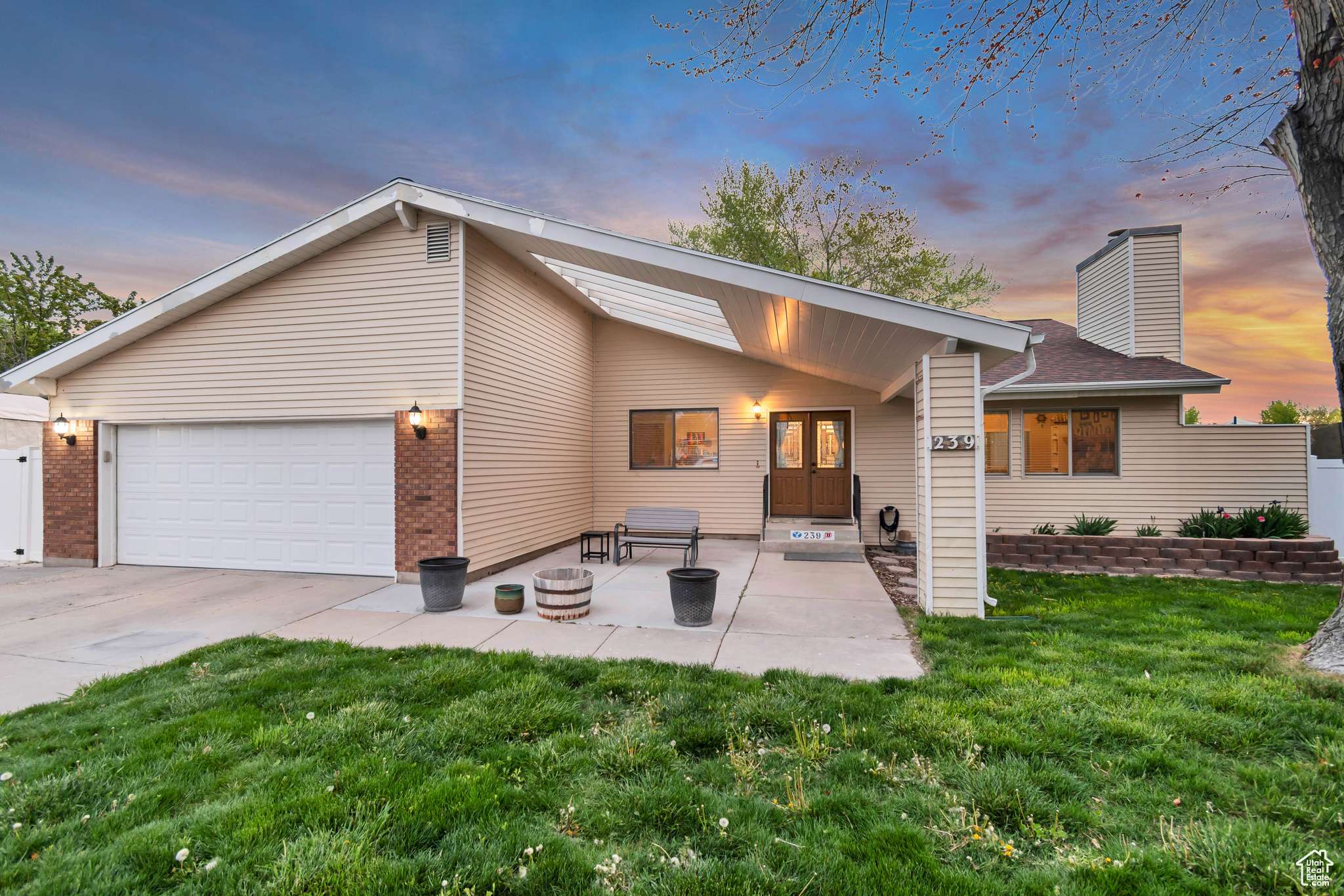 Stansbury Park, UT 84074,239 COUNTRY CLUB DR