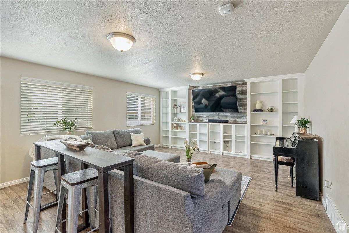 Vineyard, UT 84059,204 E 460 N