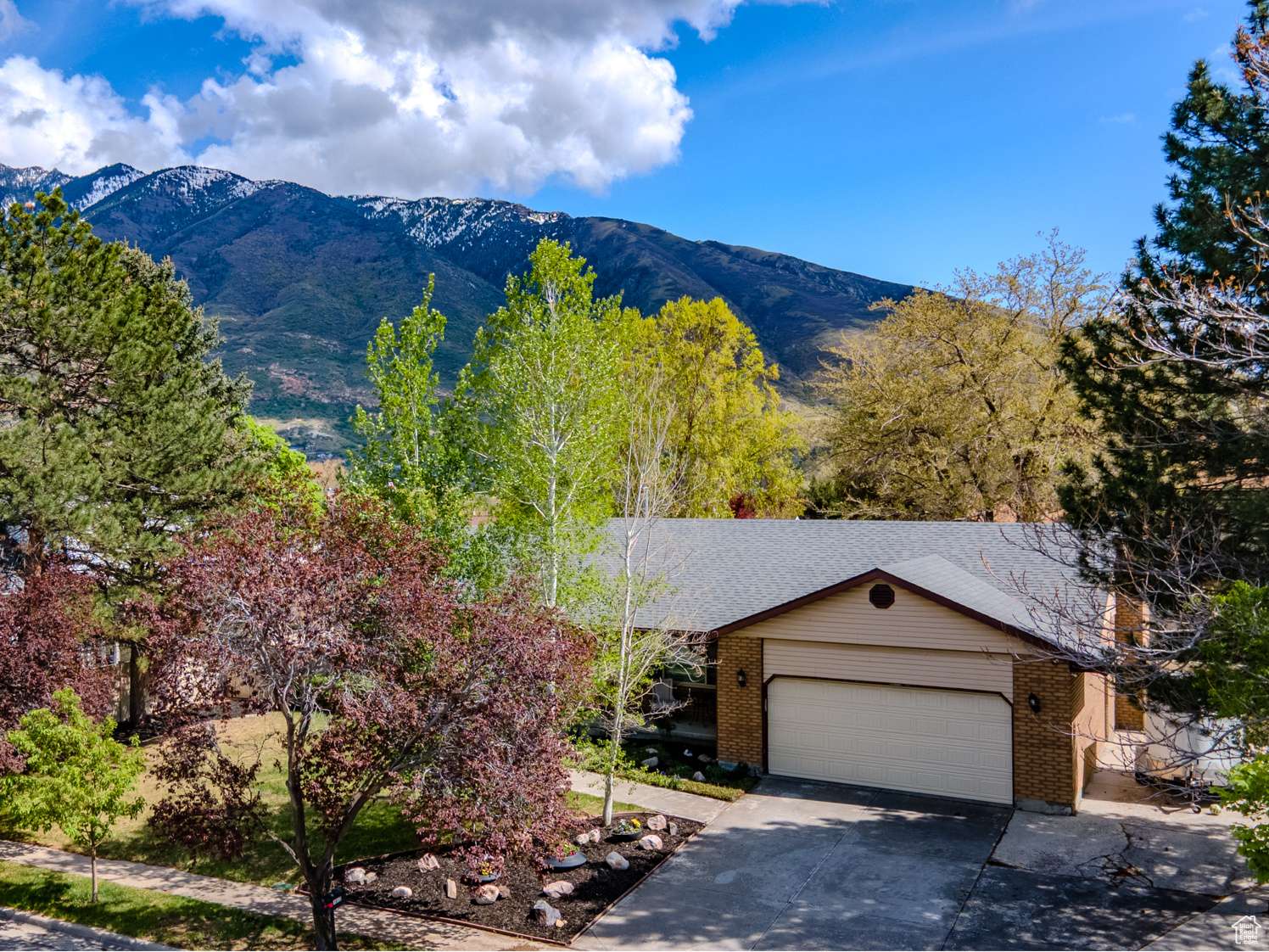 Sandy, UT 84092,1612 E HIDDEN VALLEY RD