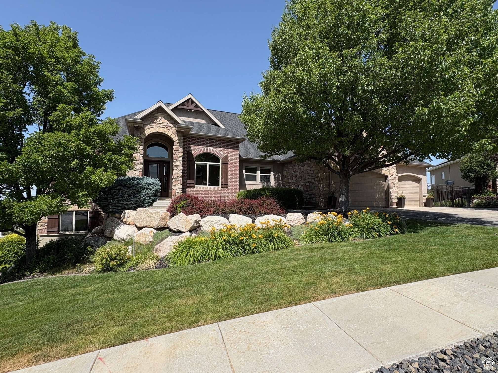 North Salt Lake, UT 84054,398 S LOFTY LN E