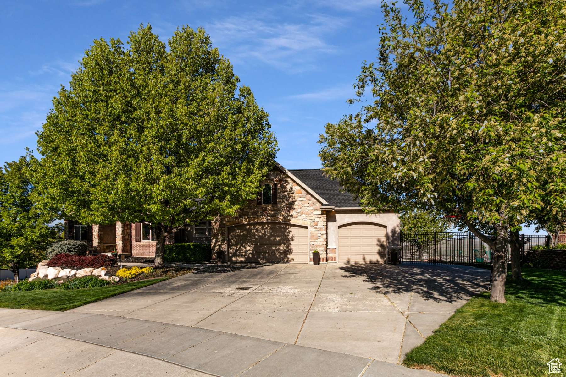 North Salt Lake, UT 84054,398 S LOFTY LN E