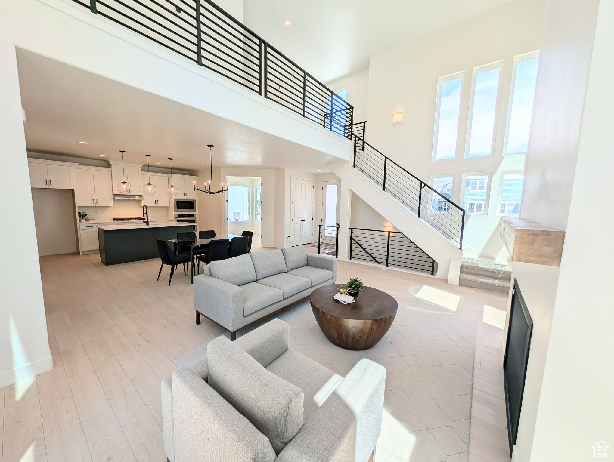 South Jordan, UT 84009,6967 W LAKE AVE S #324