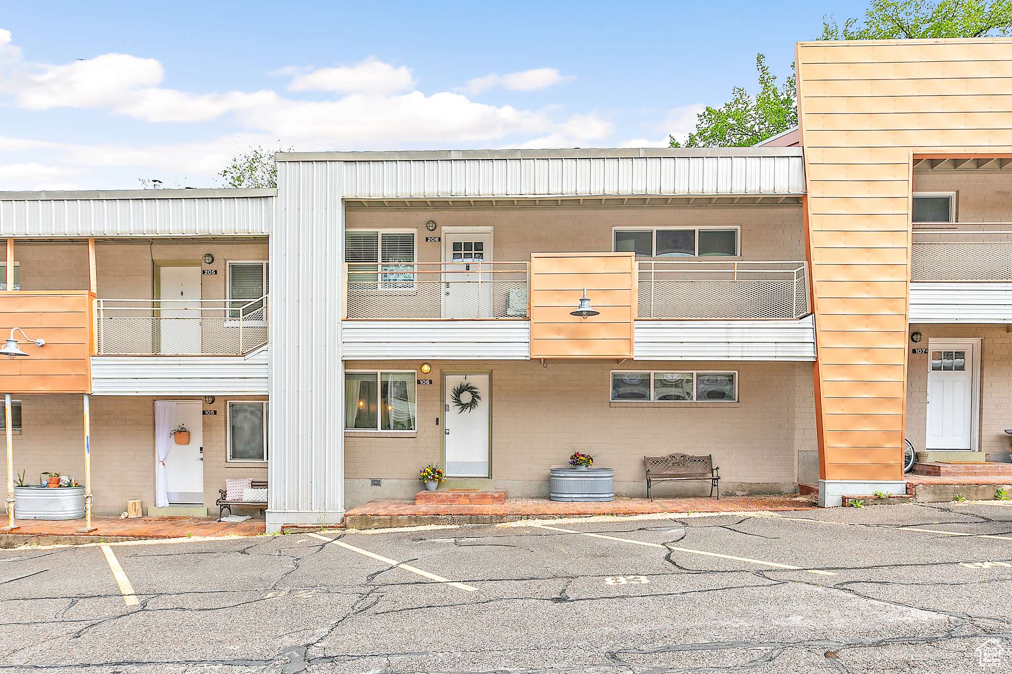 Salt Lake City, UT 84103,650 N 300 W #106