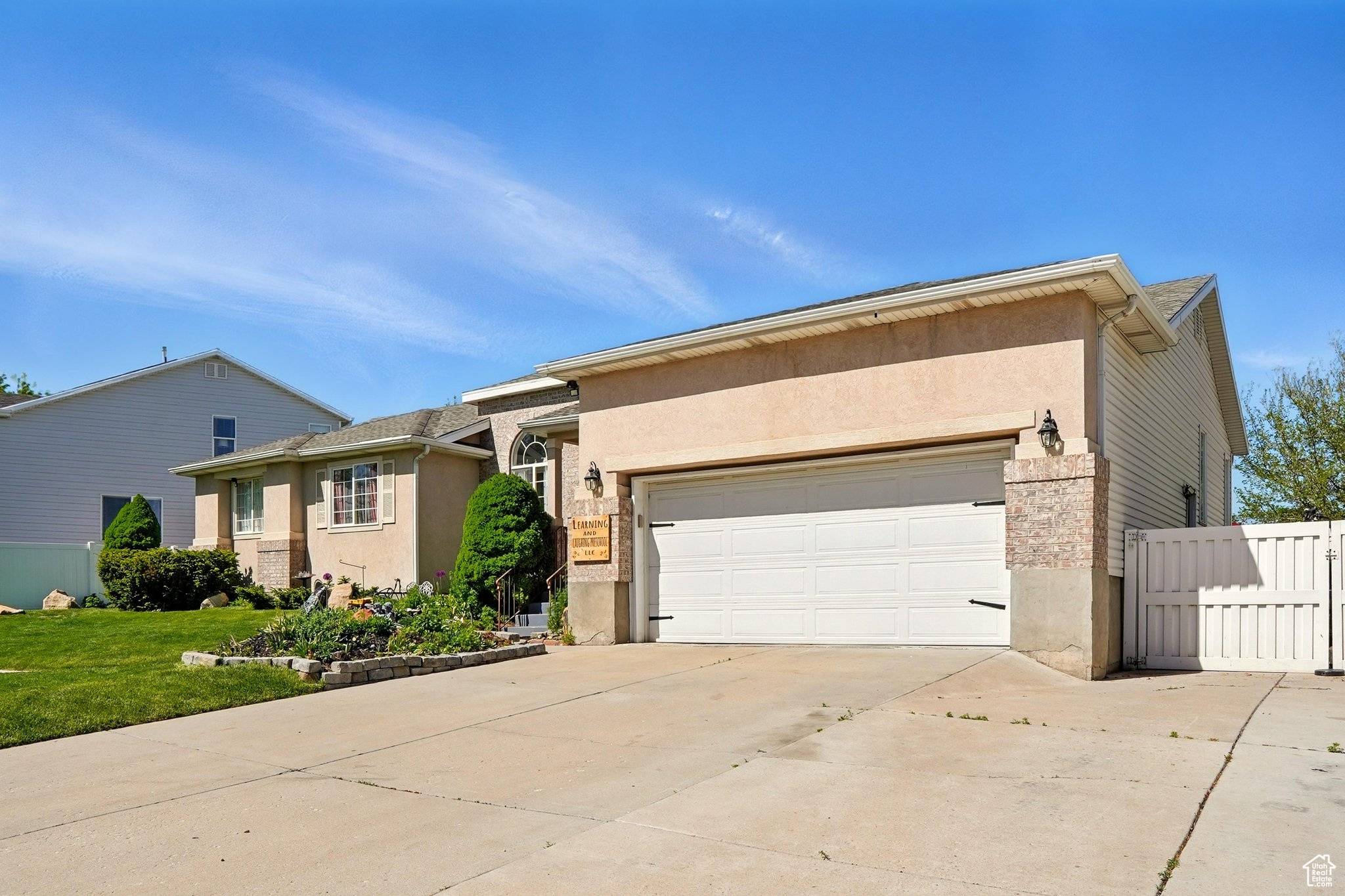 West Jordan, UT 84081,8388 S 5220 W