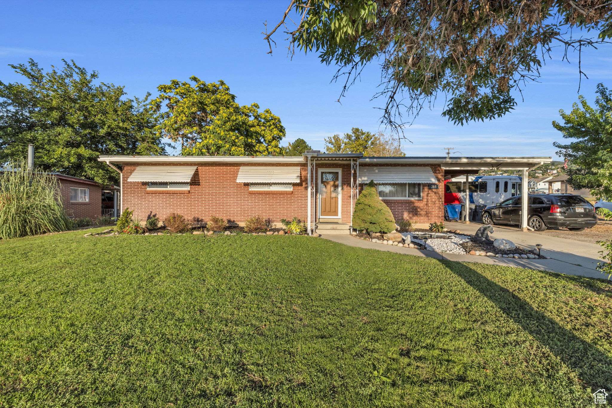 North Salt Lake, UT 84054,366 N 175 E