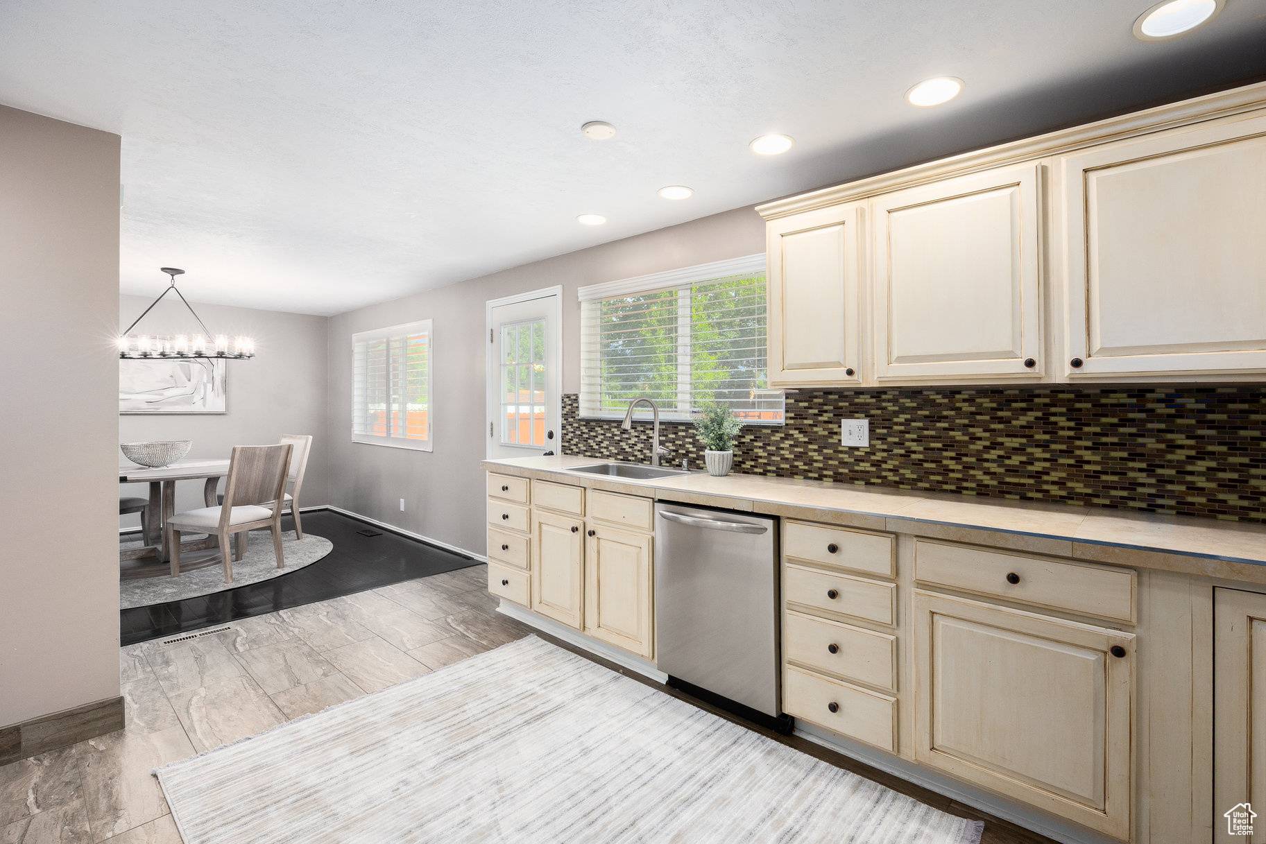 Murray, UT 84117,1256 E DARBY CIR S