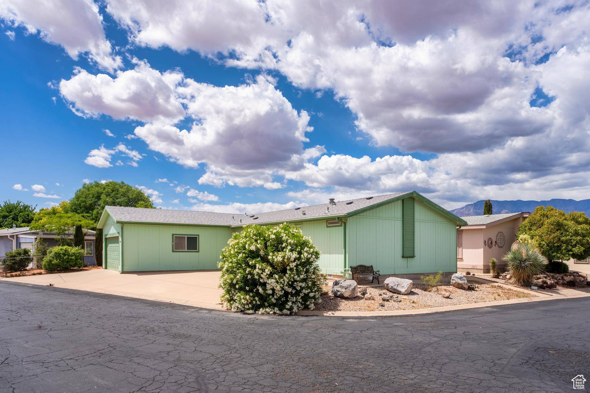 Hurricane, UT 84737,39 N 3850 W