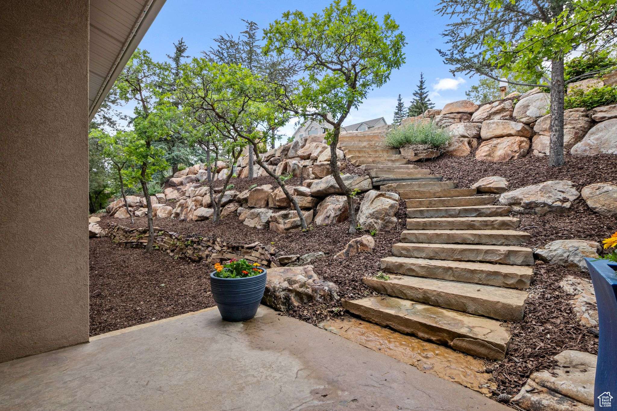 Sandy, UT 84092,15 LONE HOLLOW DR