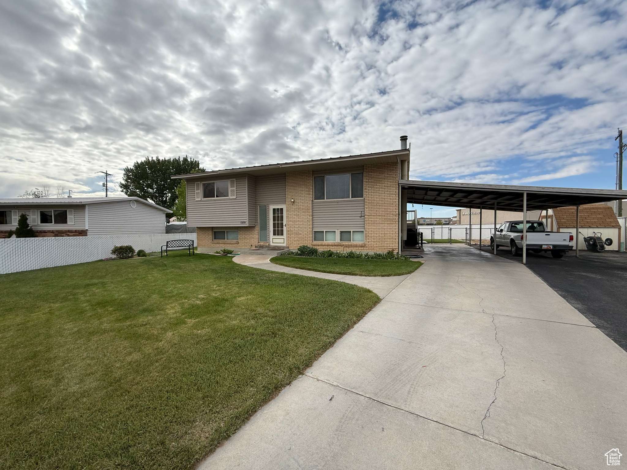 Vernal, UT 84078,1255 W 200 S