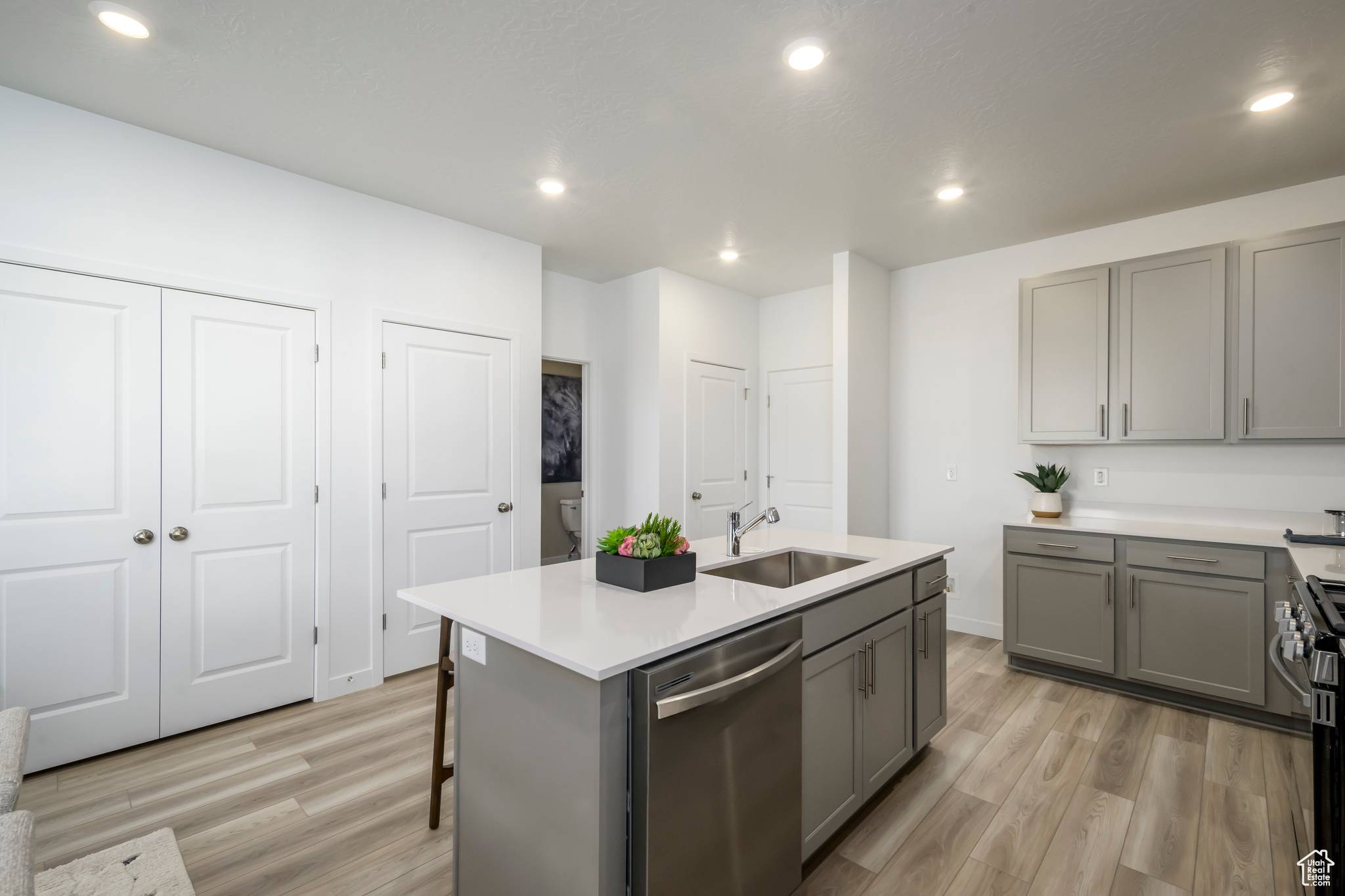 West Jordan, UT 84081,7602 S OPAL MOUNTAIN WAY W #207