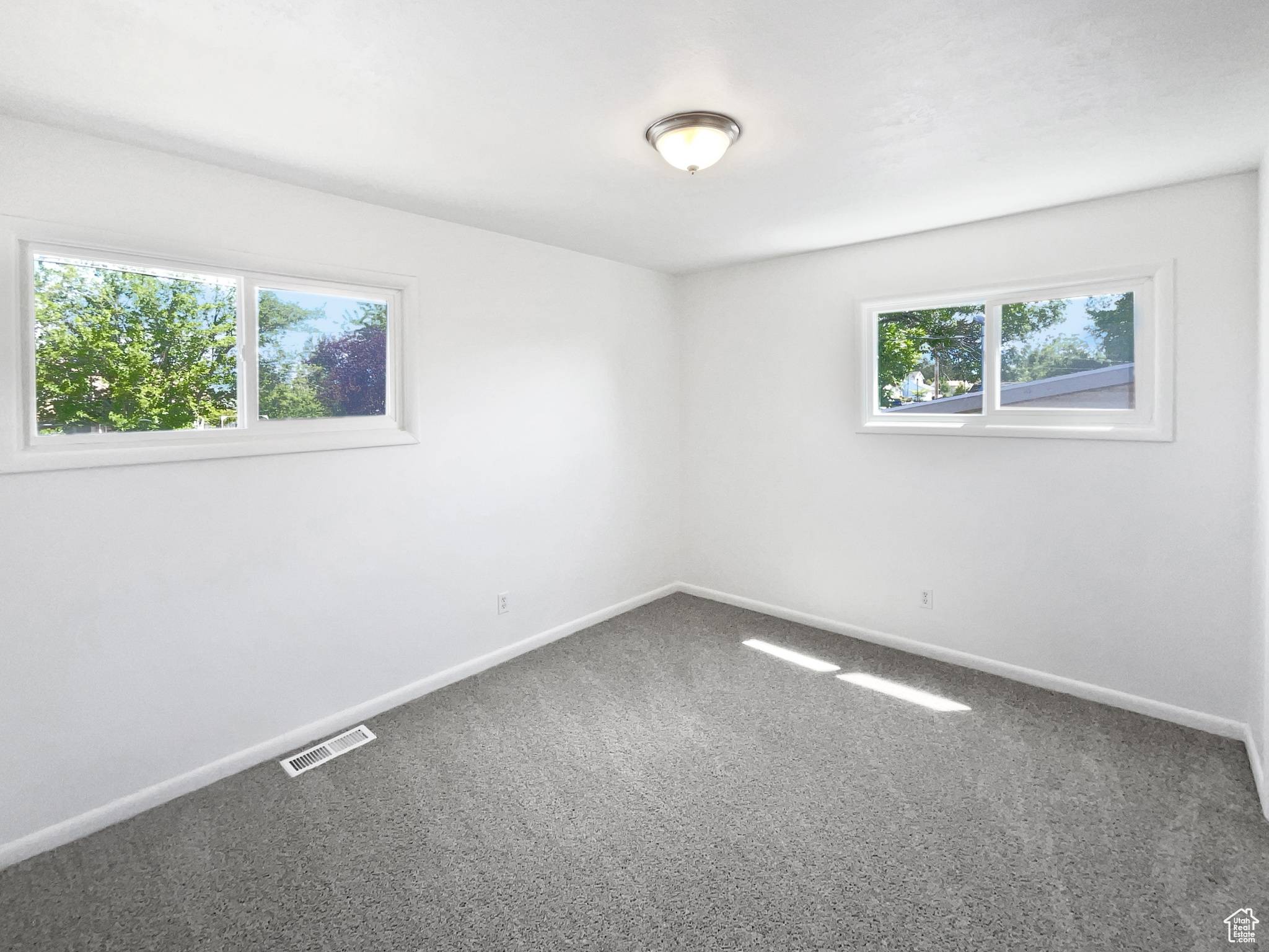 Clinton, UT 84015,2959 W 1300 N