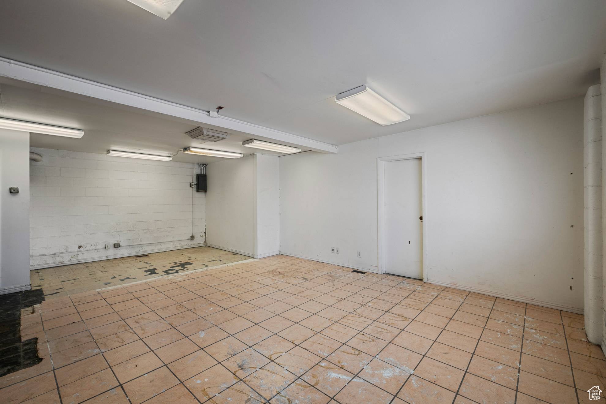 Salt Lake City, UT 84115,3329 S SUE ST