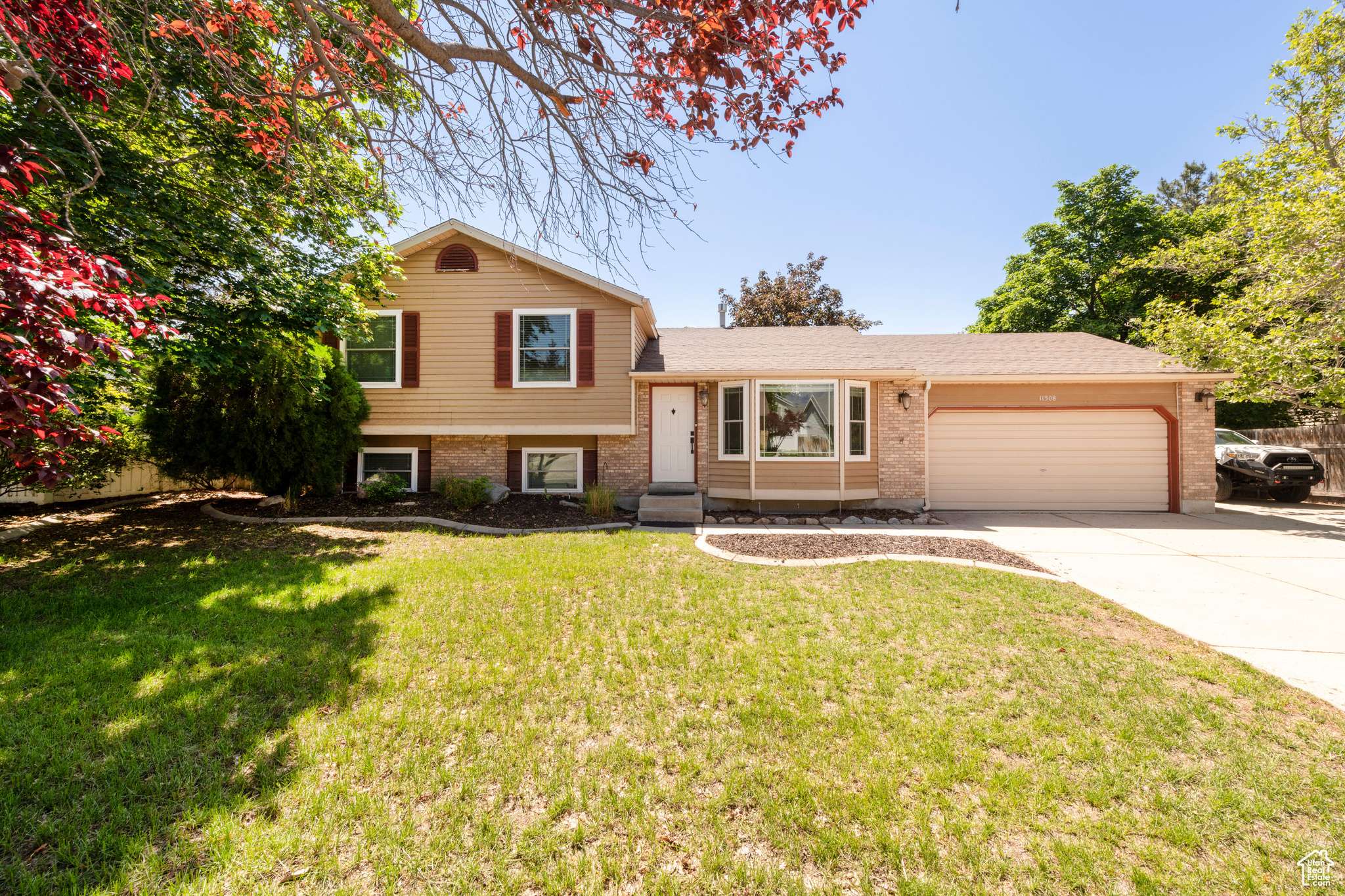 Sandy, UT 84094,11308 S HAWKWOOD DR E