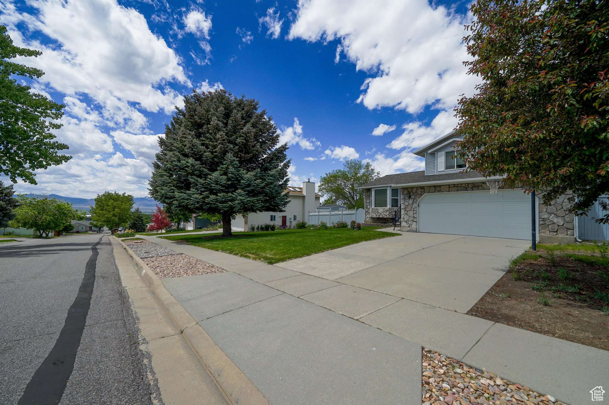 Sandy, UT 84094,1213 E EARL WAY S