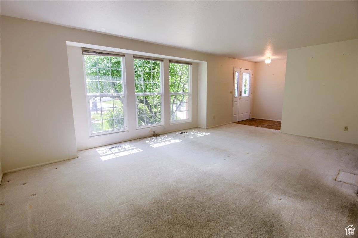 South Ogden, UT 84405,5725 S 1075 E