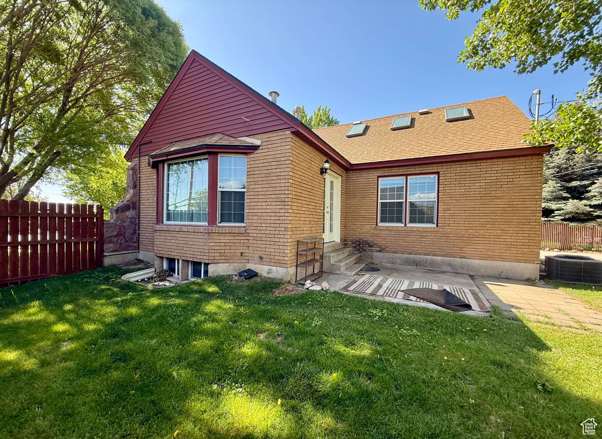 Roosevelt, UT 84066,169 N STATE ST