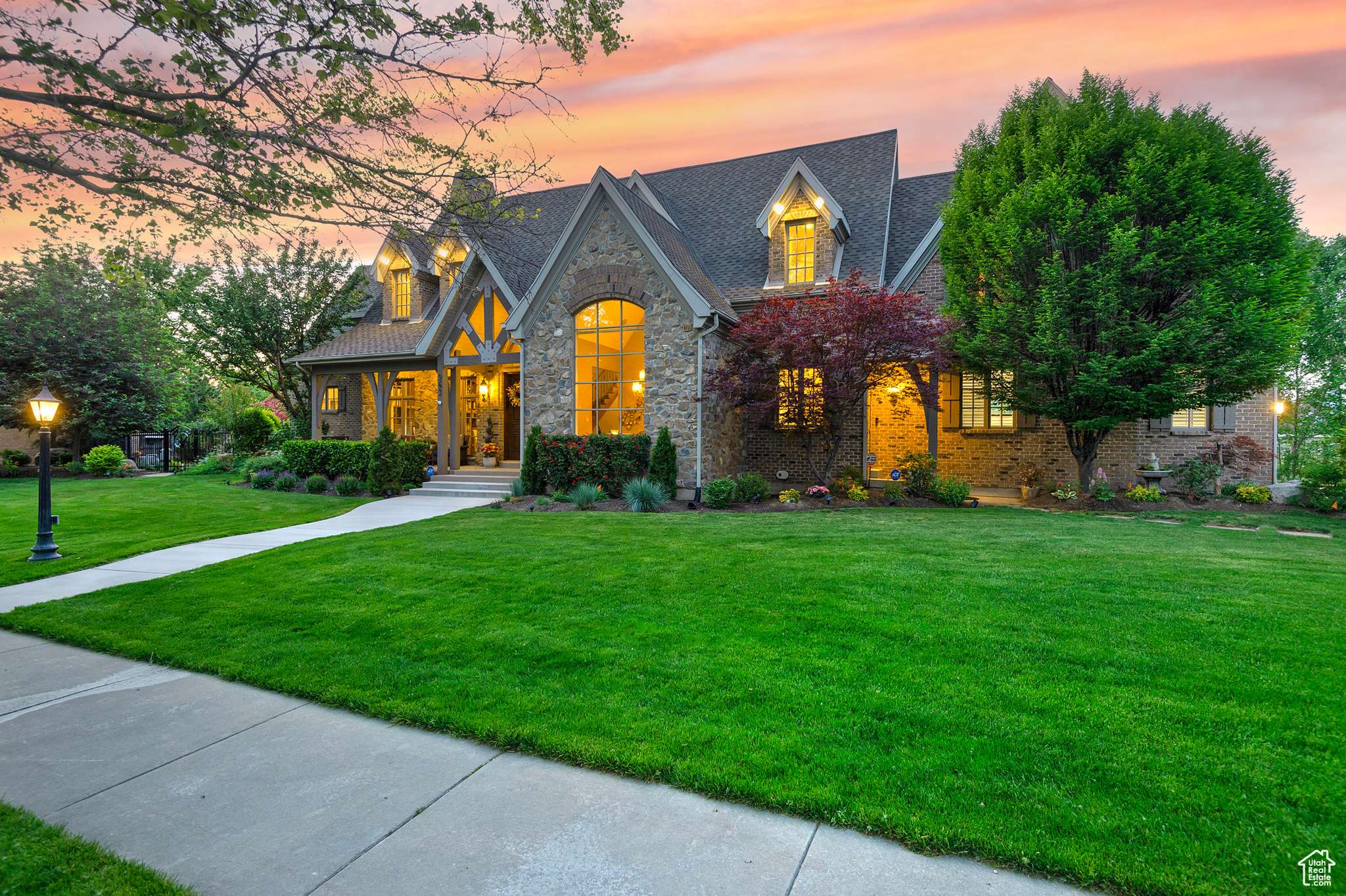 Draper, UT 84020,963 E OLD ENGLISH RD