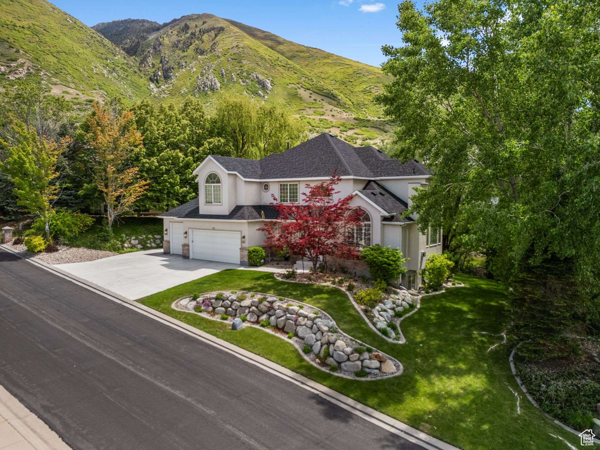 Draper, UT 84020,2016 E GRAYSTONE LN S
