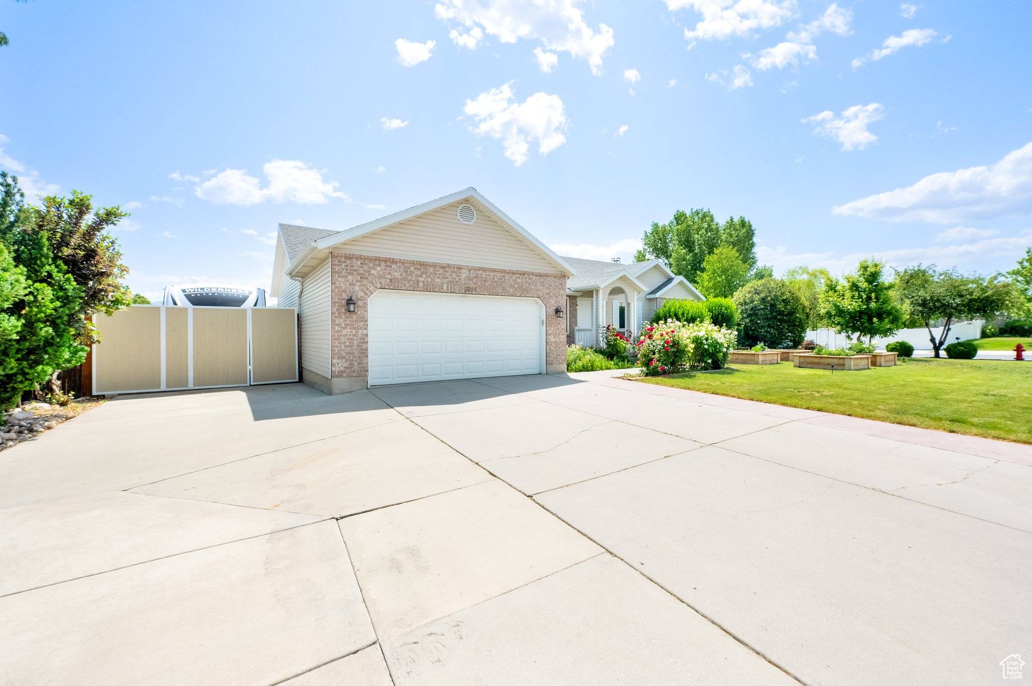 West Jordan, UT 84081,7215 S AERIE HILL DR DR W