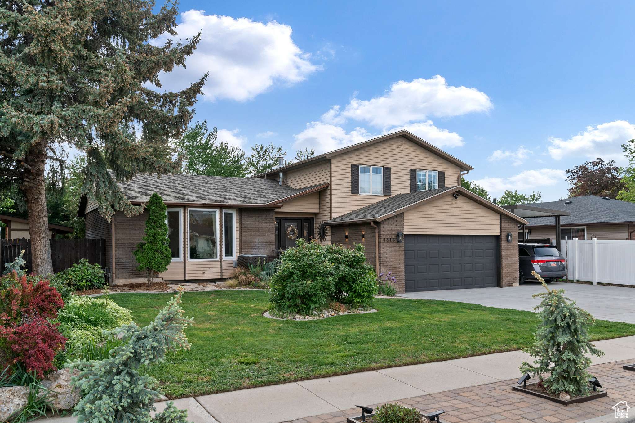Sandy, UT 84093,1616 E WATERS LN