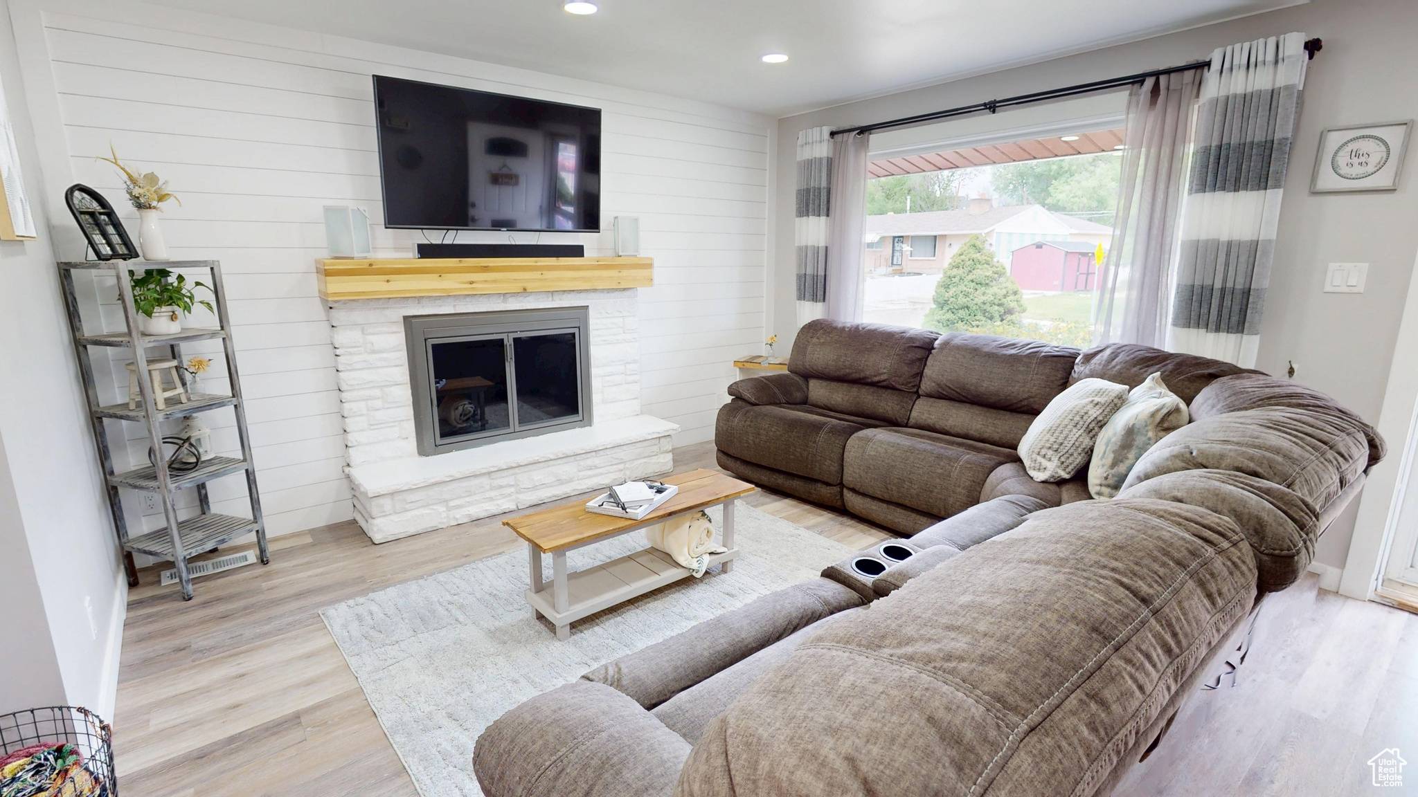 Sandy, UT 84094,9516 S GARNET DR E