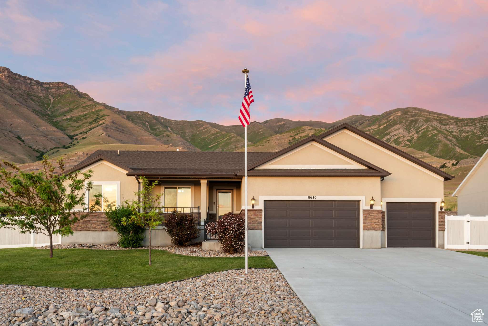 Lake Point, UT 84074,8640 N IRON HORSE DR