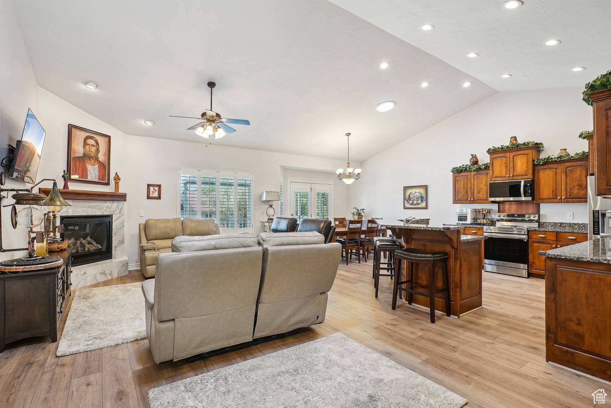South Jordan, UT 84095,9451 S PEACEFUL VIEW WAY
