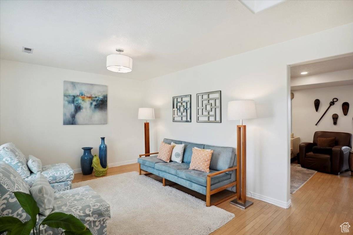 West Bountiful, UT 84087,561 N 870 W