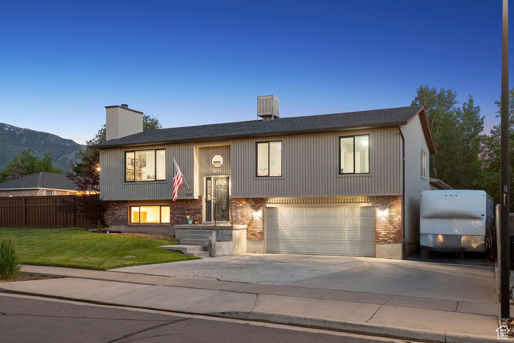 Sandy, UT 84094,946 E 10715 S