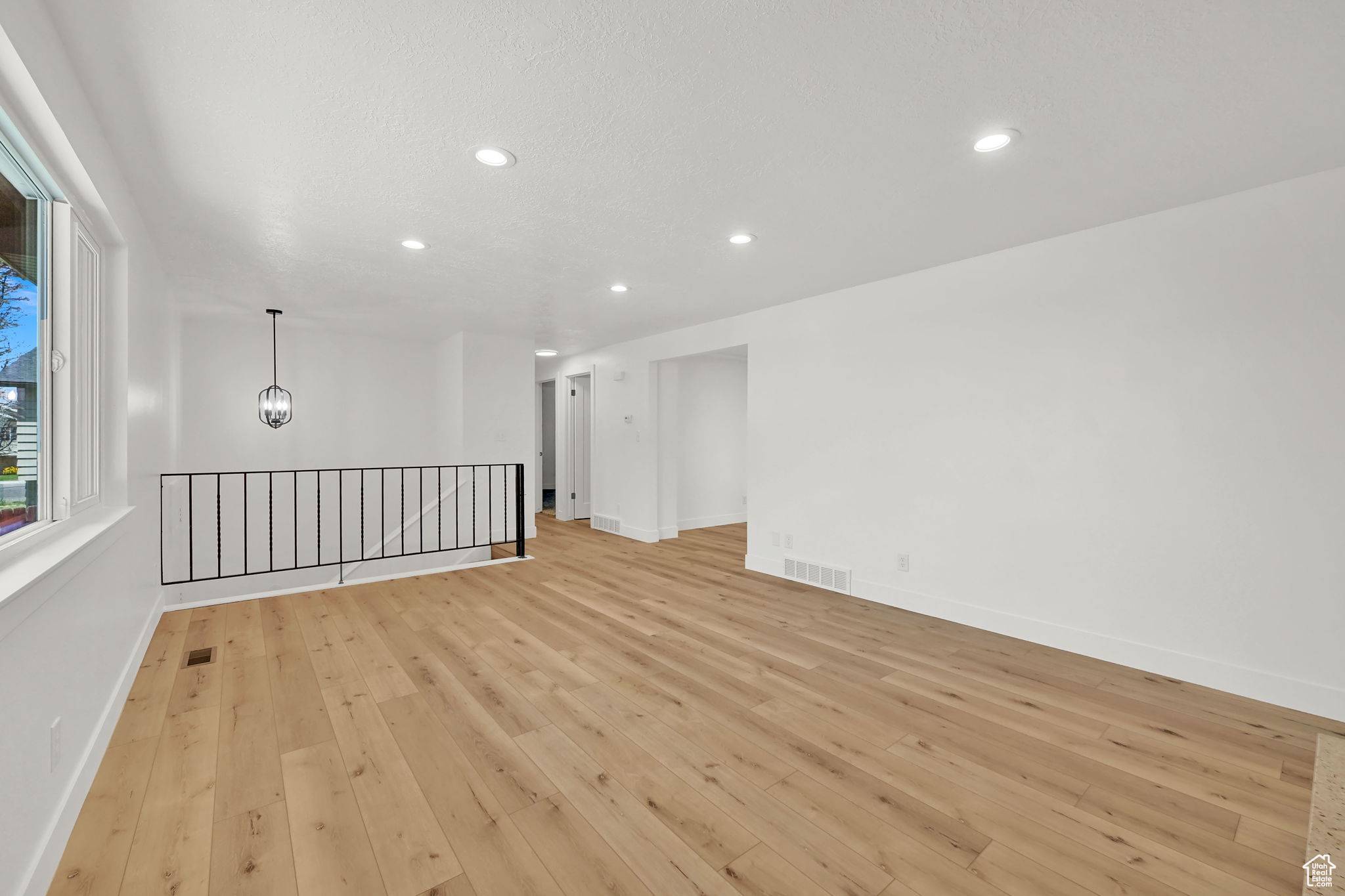 Roy, UT 84067,6034 S 2900 W