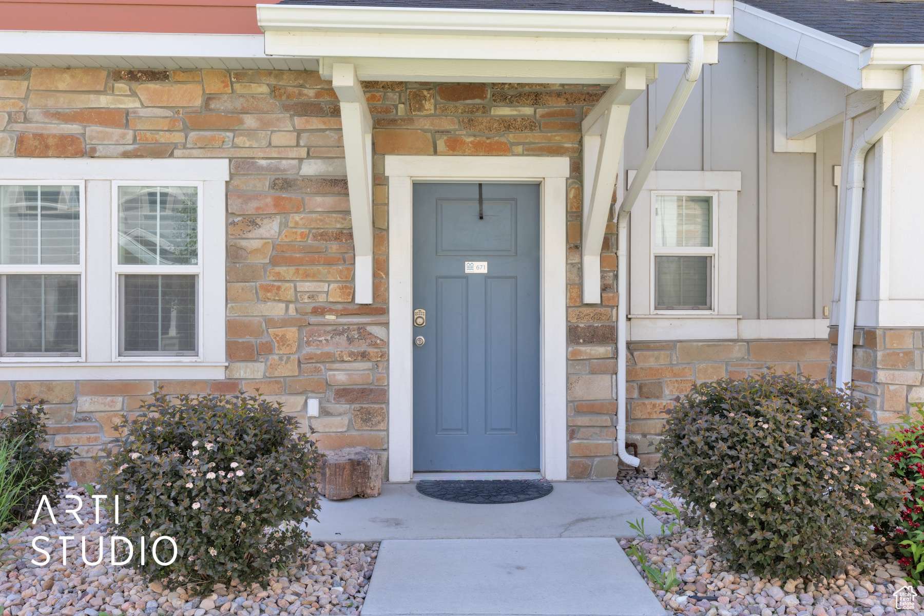 Vineyard, UT 84059,671 E 330 N