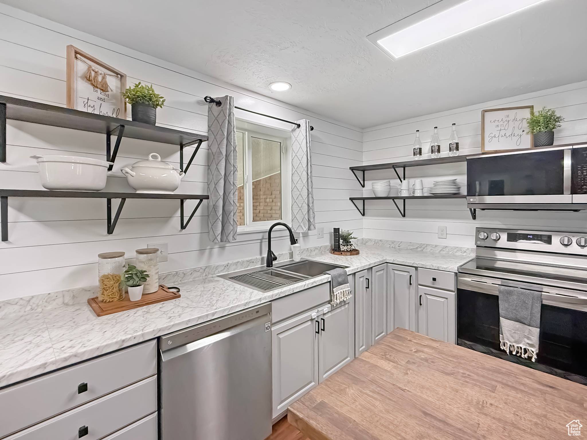 South Ogden, UT 84405,5432 S 800 E