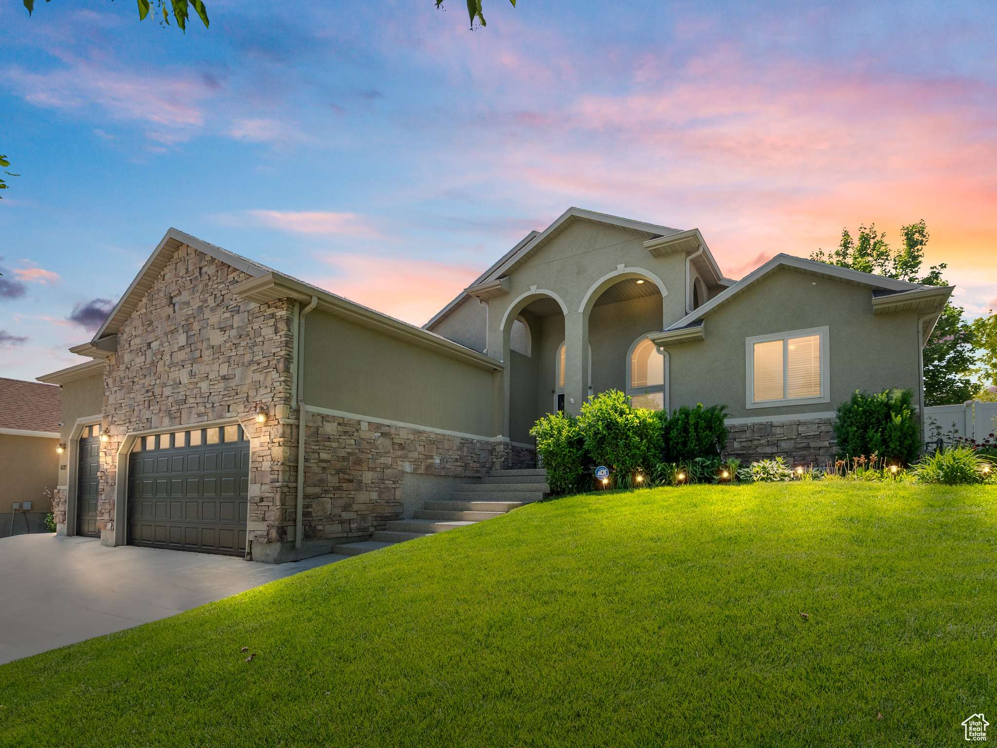 West Jordan, UT 84081,6121 W INDIAN OAK DR S