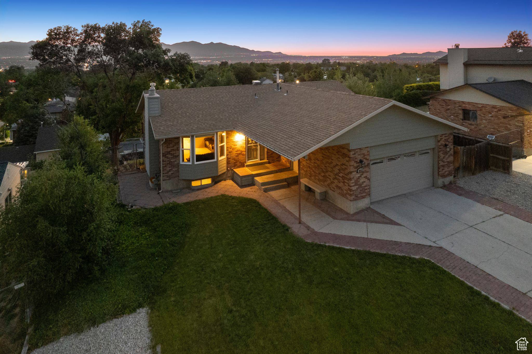 Sandy, UT 84093,8962 S ALTAIR DR