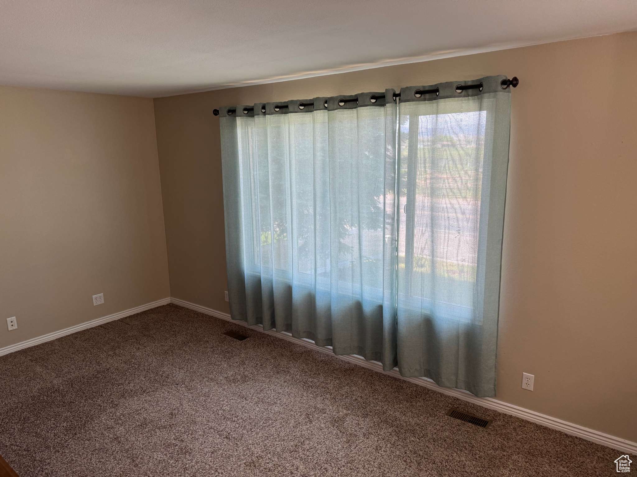 Vernal, UT 84078,402 E 1500 S