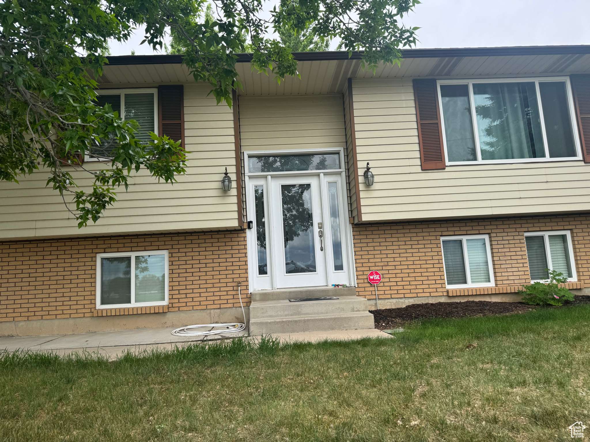 Vernal, UT 84078,402 E 1500 S