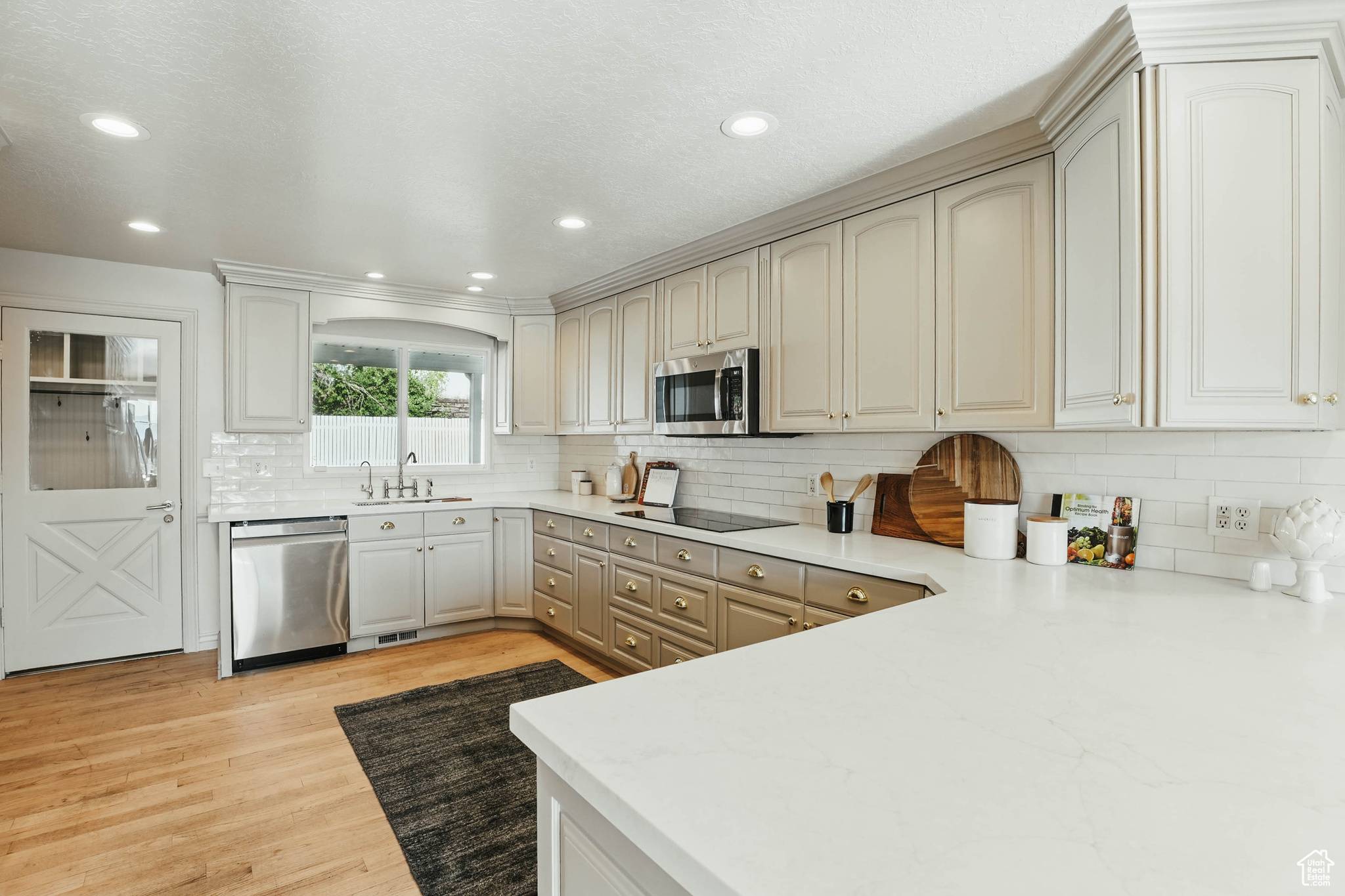 Salt Lake City, UT 84121,7585 S 3500 E