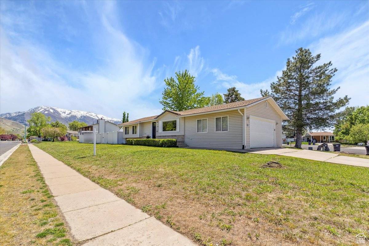 South Ogden, UT 84403,5782 REDWOOD LN