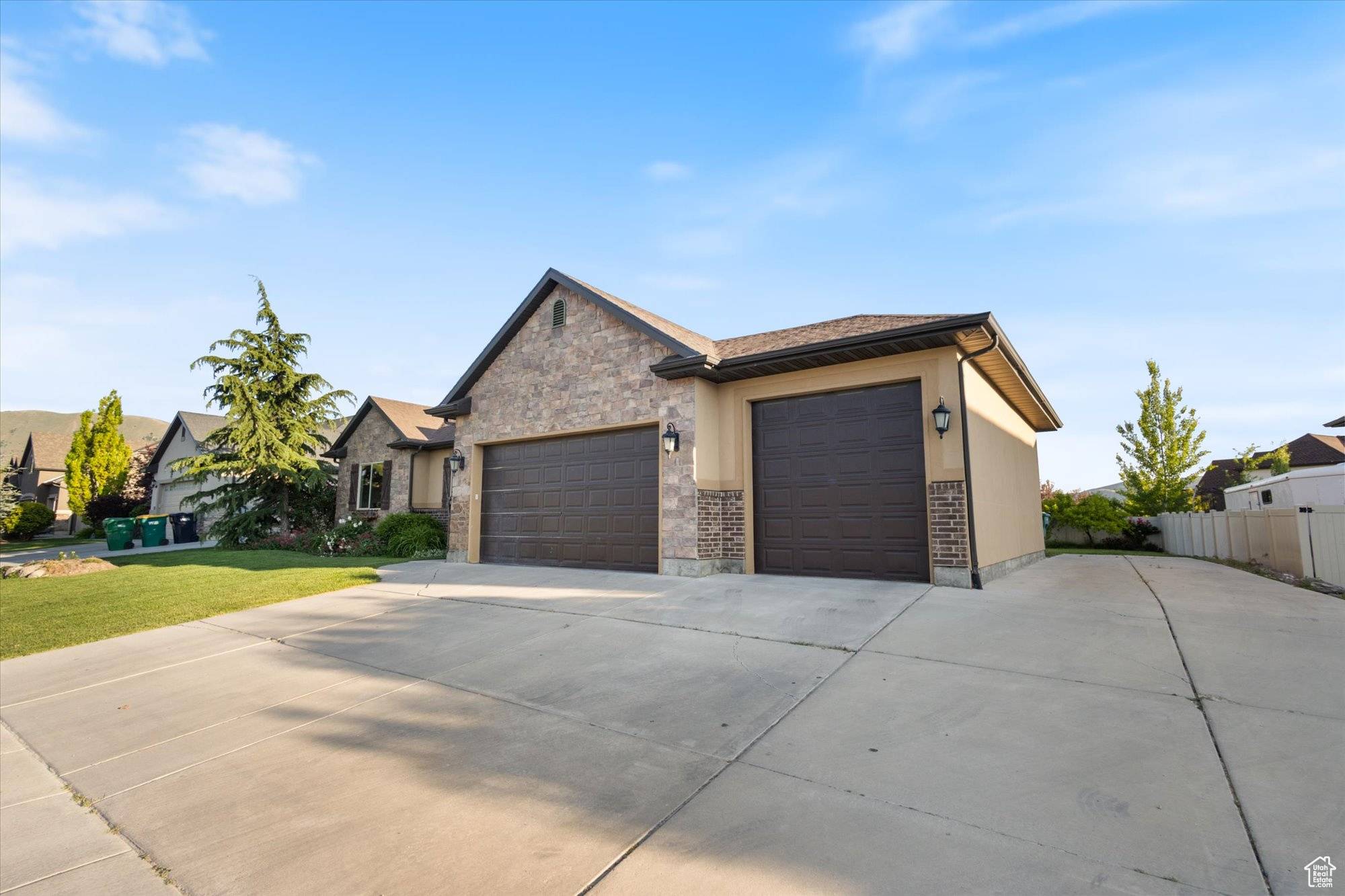 Bluffdale, UT 84065,977 W WHITE WULFF DR