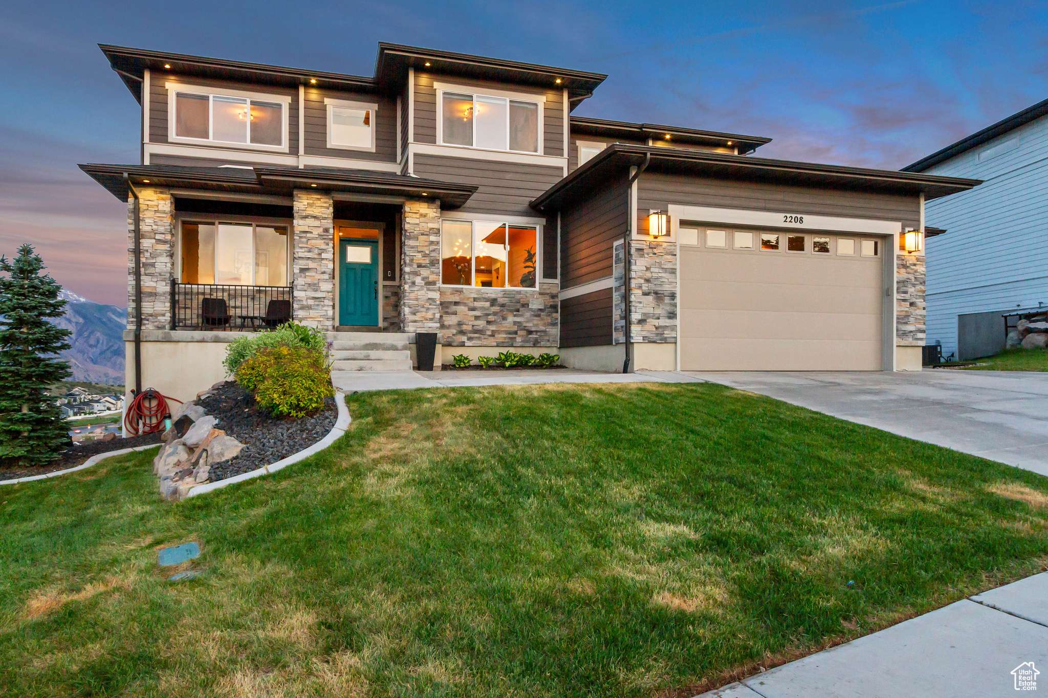 Draper, UT 84020,2208 E SNOW BLOSSOM WAY S