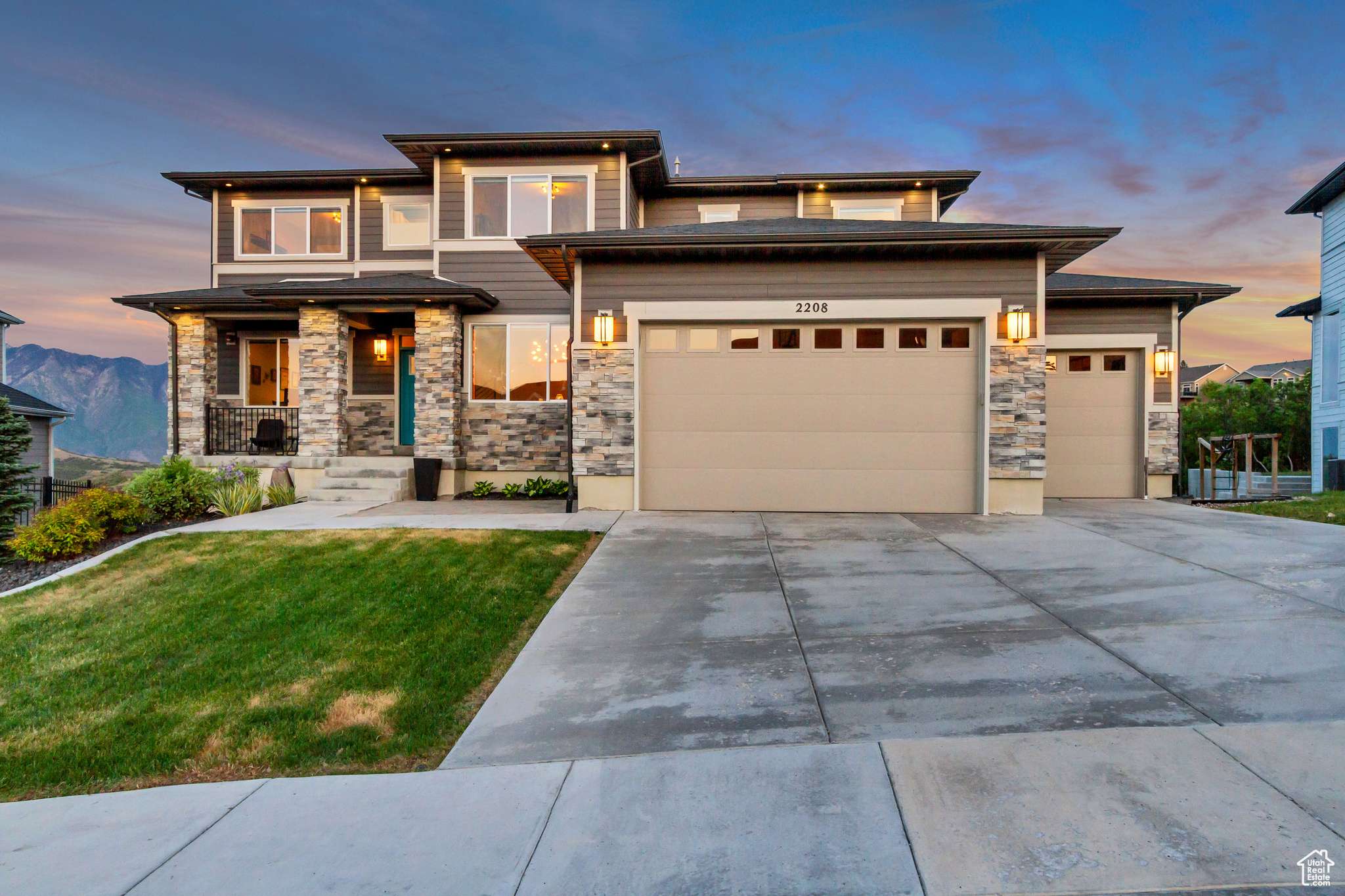Draper, UT 84020,2208 E SNOW BLOSSOM WAY S