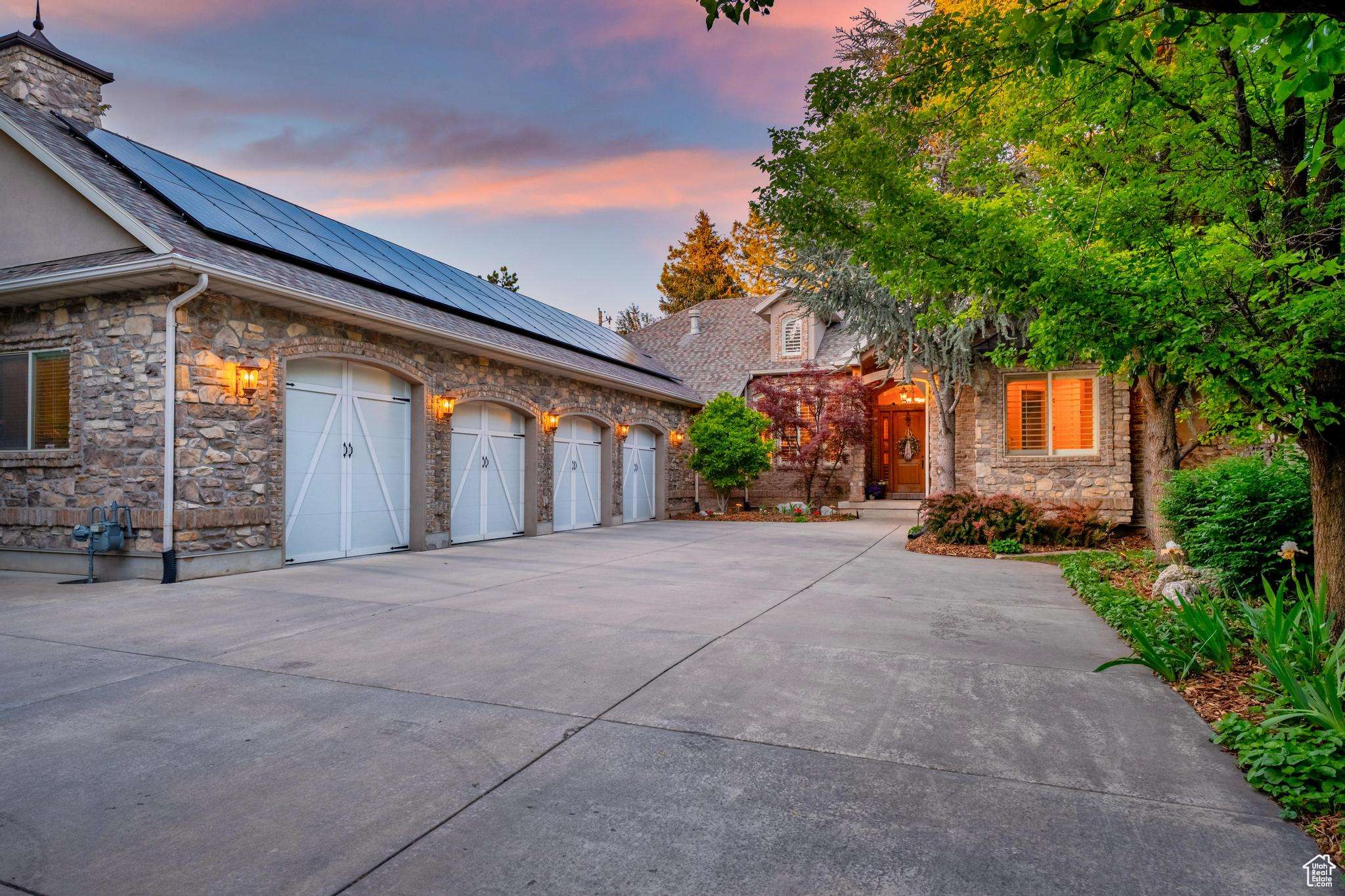 Salt Lake City, UT 84109,2221 E FISHER LN S