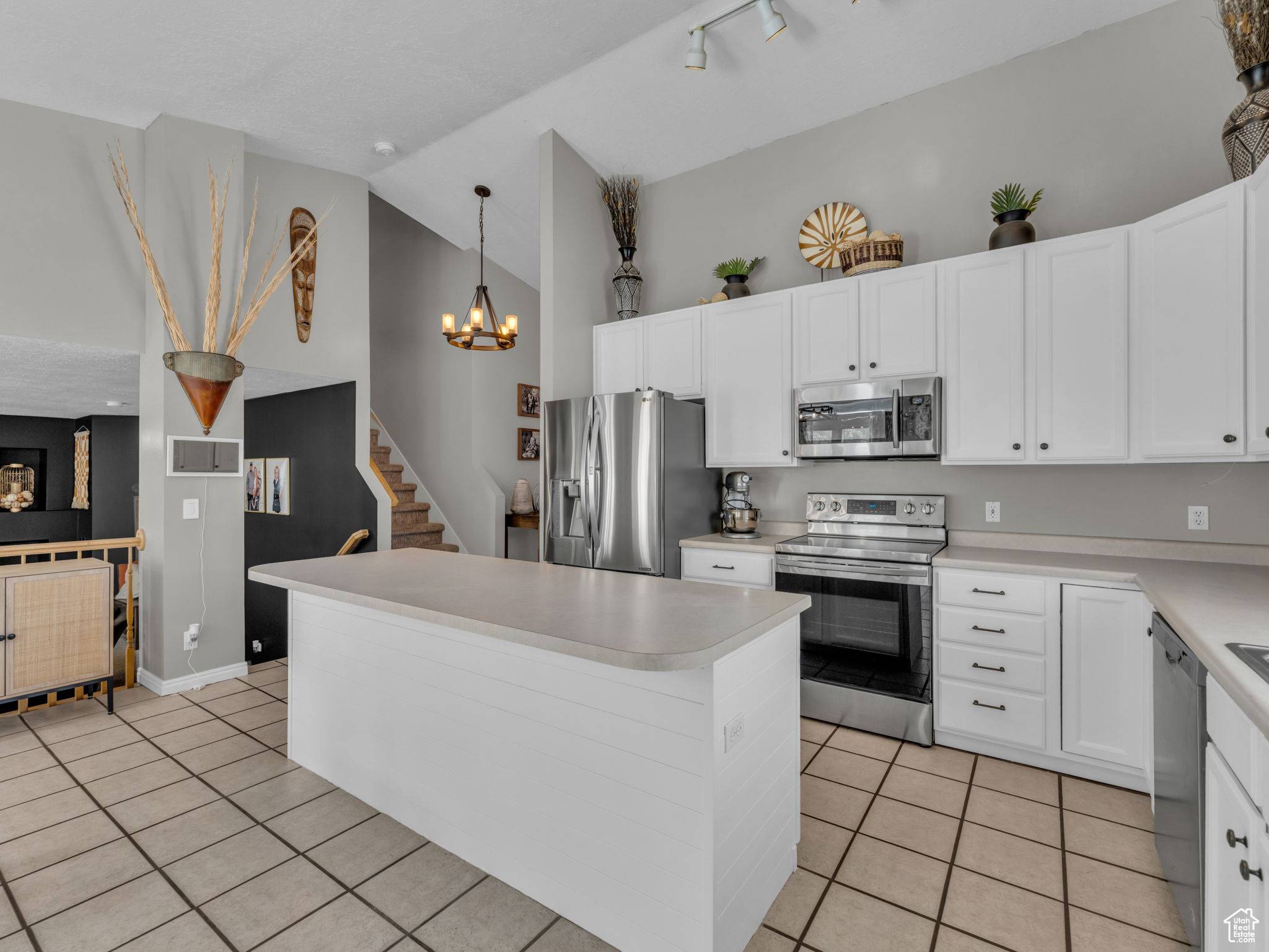 West Jordan, UT 84081,8722 S DEEP CREEK CIR