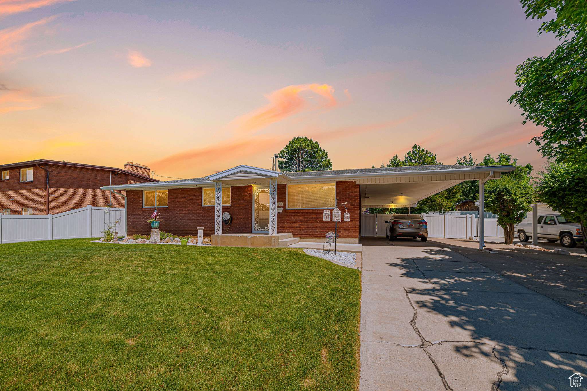 Roy, UT 84067,4622 S 2525 W