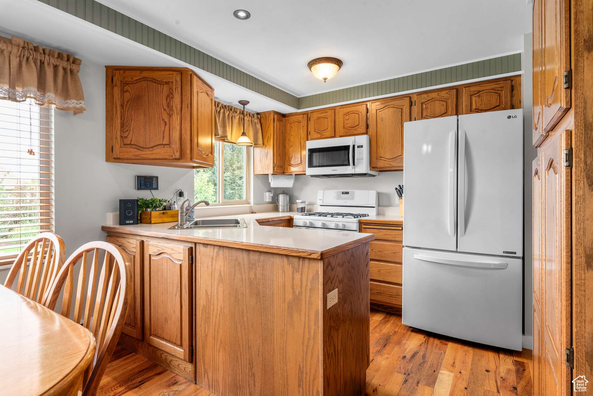 Draper, UT 84020,835 E CANYON BREEZE LN