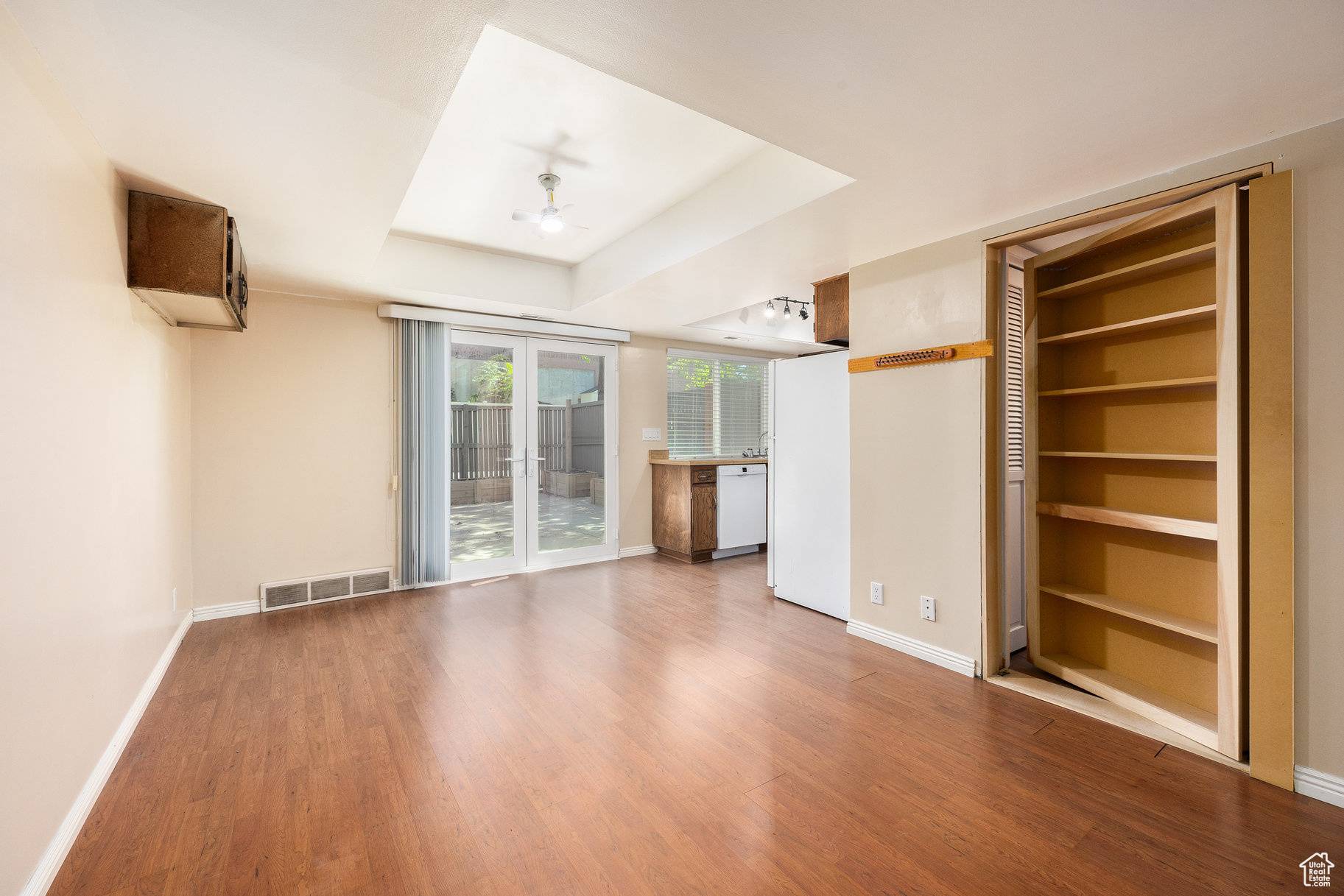 Bountiful, UT 84010,330 E PEACH LN