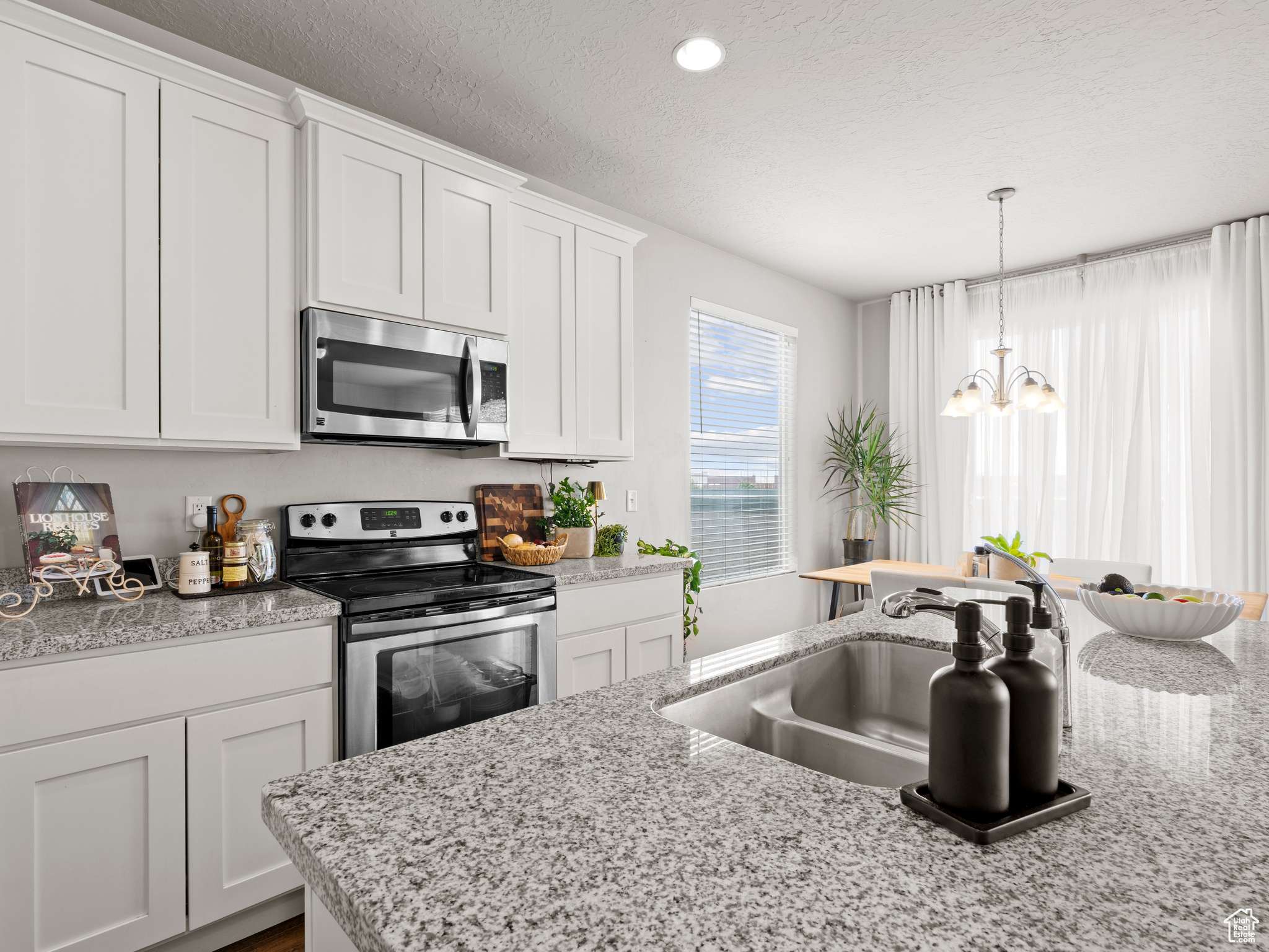 Saratoga Springs, UT 84045,137 CONDOR RD