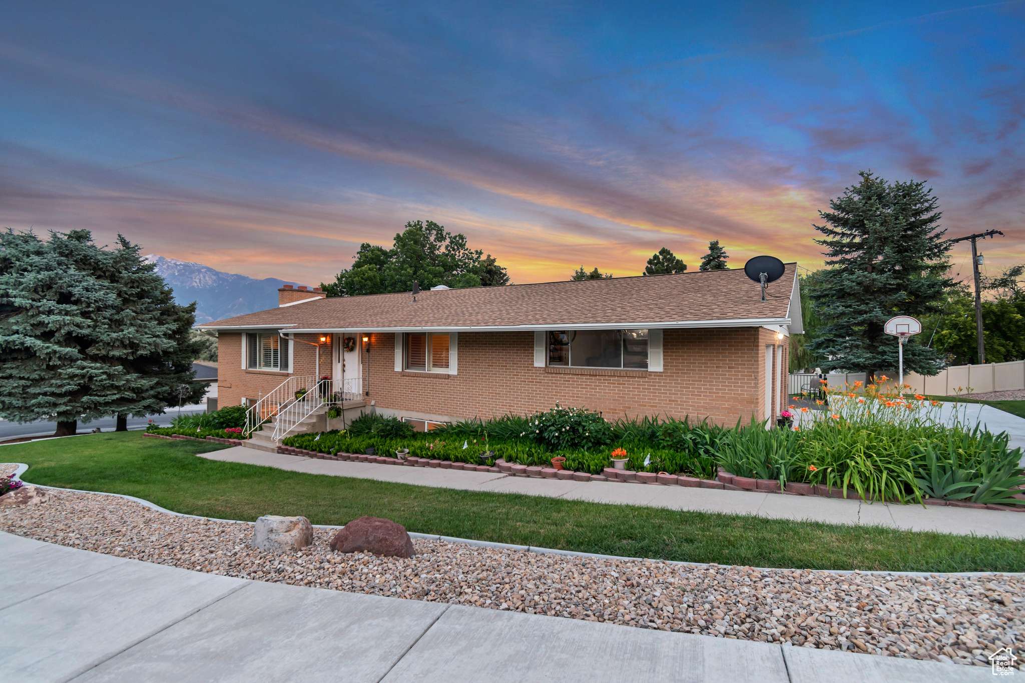 South Jordan, UT 84095,955 W CHARLOTTE DR